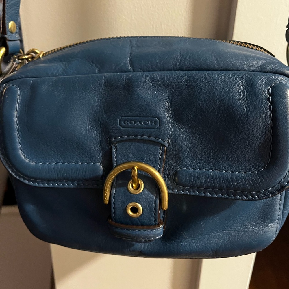 Rare Exclnt Vintage Coach Roomy Crossbody Medium Blue great with Jeans Casual.